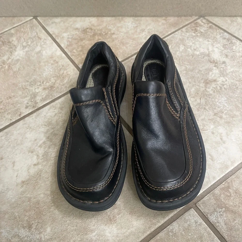 Born Mens Blast Iii Black Leather Slip On Loafers Moc Toe Shoes  Size 8M used 1x